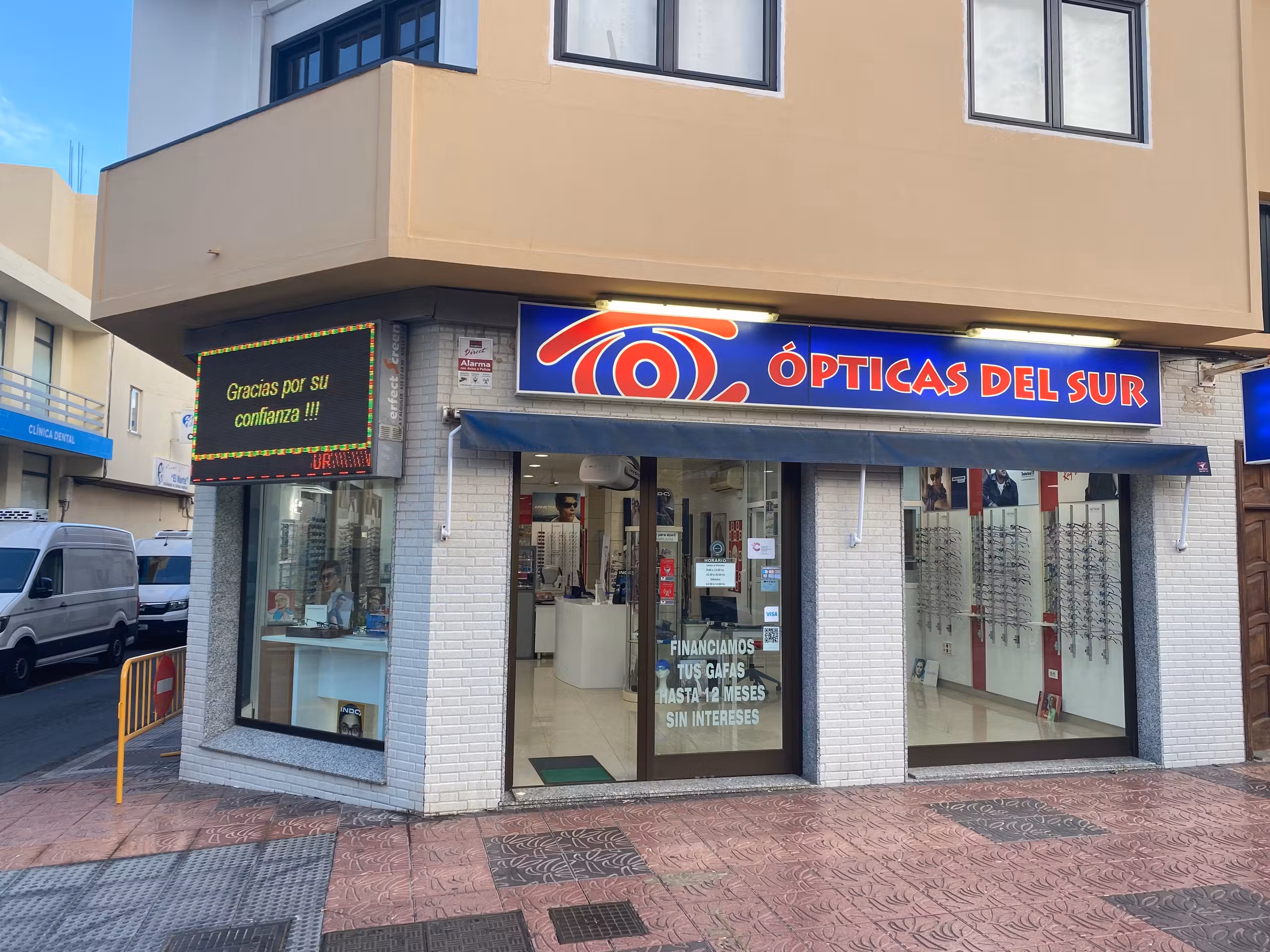 Fachada de Ópticas del Sur